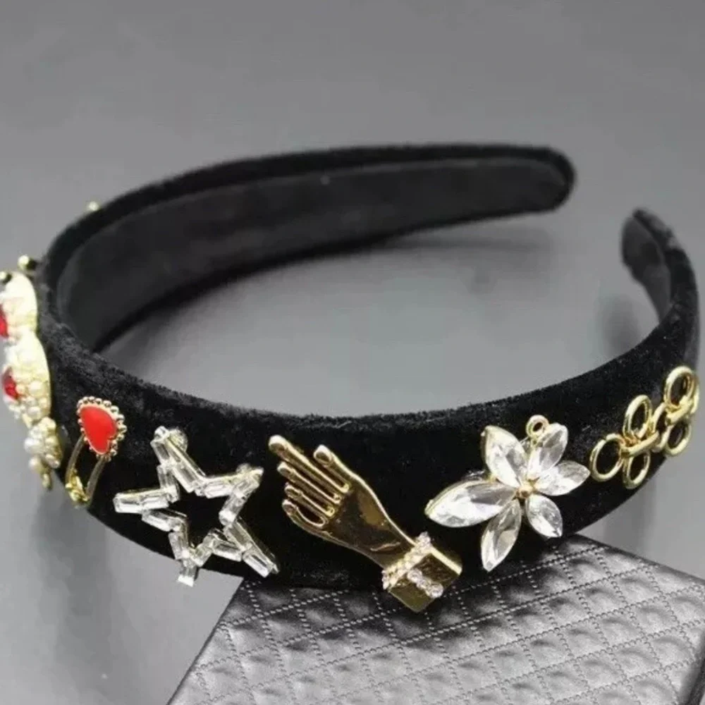 FROM NEW YORK PARIS IT’S ON  EVERYONE’S HEAD ✈️ “Dolce Gabbana Style PRICE FIRM